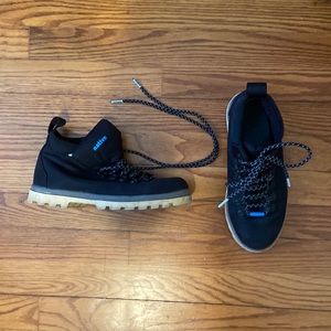 Native hiking boot. Vegan and sustainable. Size 8